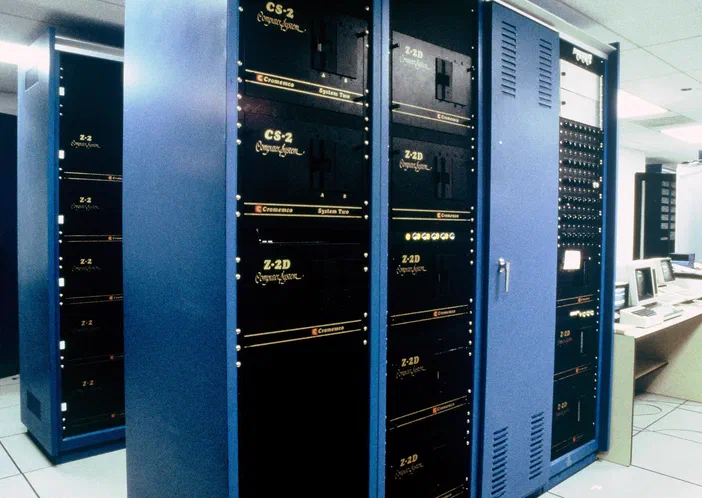 Des serveurs Cromemco Z-2 dans un centre de données en 1984.