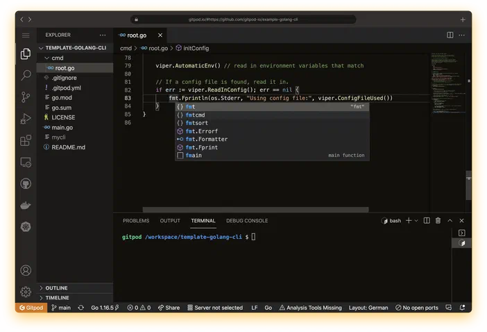 Capture d'écran de l'interface Gitpod montrant un éditeur de code Go avec une suggestion automatique et un terminal en bas.