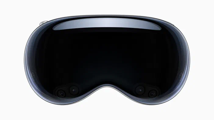 Casque de réalité virtuelle Vision Pro avec un écran noir et des caméras visibles sur le devant.